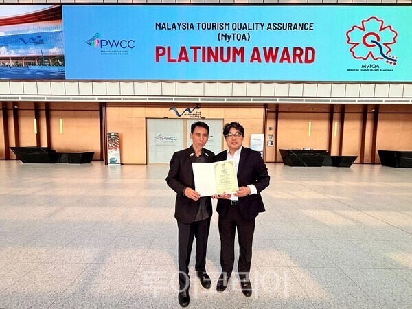 킨텍스가 6일 킨텍스가 운영하고 있는 말레이시아의 페낭 워터프런트 컨벤션센터(Penang Waterfront Convention Centre, 이하 PWCC)가 지난 9월 말레이시아 관광예술문화부(MOTAC)의 관광품질인증(MyTQA) 마이스(MICE) 부문 최고 등급인 ‘플래티넘(Platinum)’을 획득하고 있다.