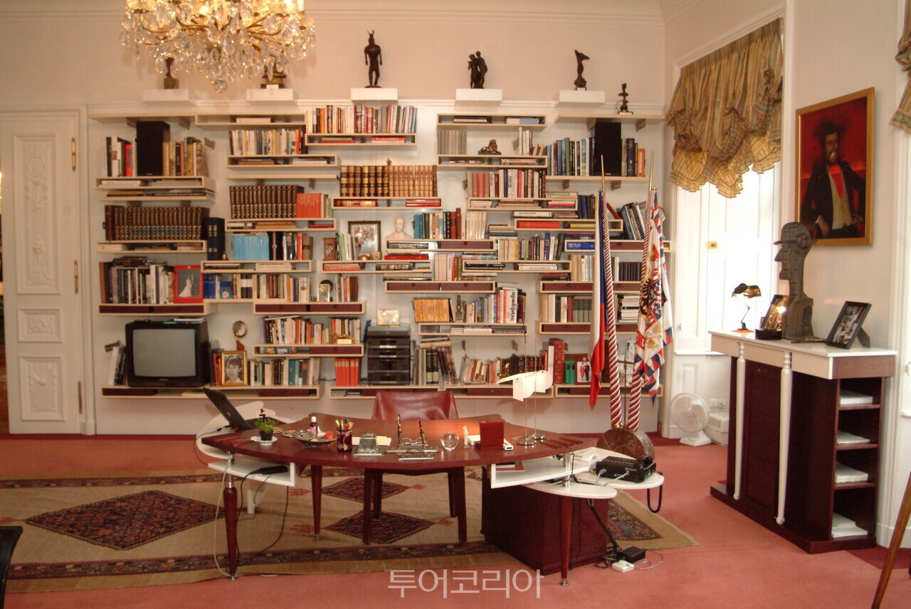  바츨라프 하벨을 위한 디자인 Pracovna_Václava_Havla_Bořek_Šípek /사진-체코관광청