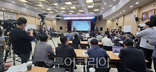 인천광역시가 민선 9기 출범 100일을 맞아 7일 오전 시청 대회의실에서 ‘출범 100일 언론과의 대화’를 개최하고 있다. 2026.10.07. / 투어코리아 이창호 기자