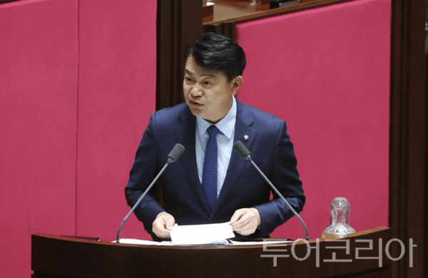 ▲질의 중인 복기왕(국회 국토교통위원회·충남 아산갑) 국회의원 모습. /사진-복기왕 의원실