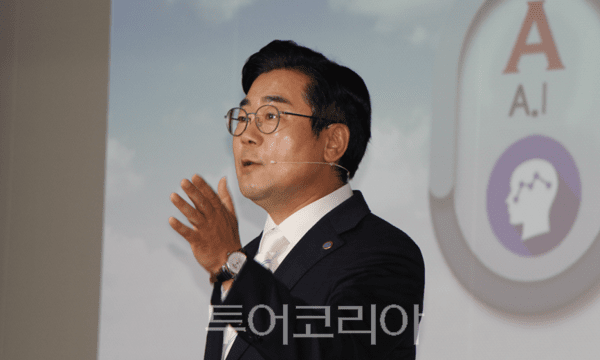 박찬대 인천광역시장이 민선 9기 출범 100일을 맞아 7일 오전 시청 대회의실에서 열린 ‘출범 100일 언론과의 대화’에서 기조연설을 하고 있다. 2026.10.07. / 투어코리아 이창호 기자