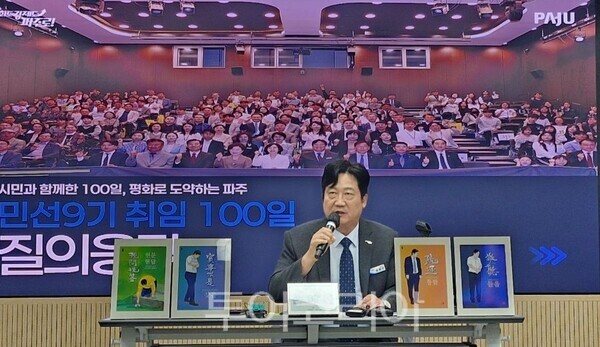 본지 기자의 질문에 답변하는 손배찬 시장/투어코리아뉴스 정명달 기자 사진=정명달