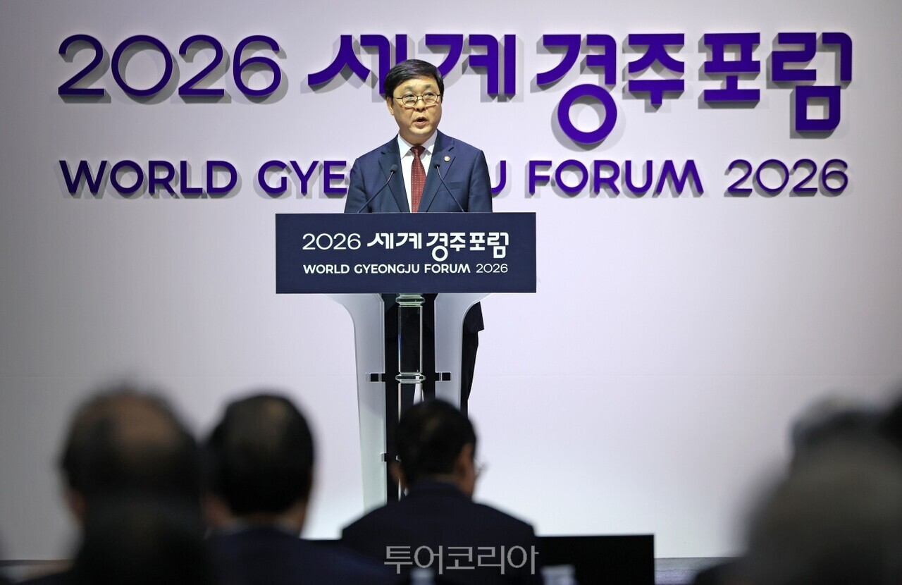 최휘영 문화체육관광부 장관이 8일 경북 경주시 경주화백컨벤션센터(HICO)에서 글로벌 전환기, 문화가 이끄는 공동번영·공동성장을 주제로 열린 2026 세계경주포럼 개막식에서 환영사를 하고 있다 / 사진-문체부