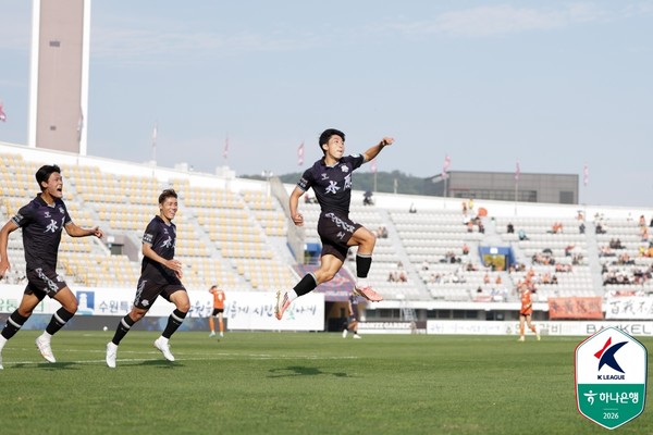 정승배(수원FC). 한국프로축구연맹 제공