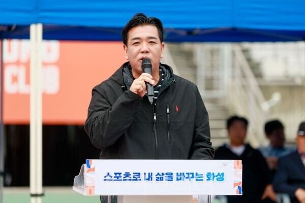 이계철 의장이 대회사를 전하고 있다/투어코리아뉴스 정명달 기자 사진=의회