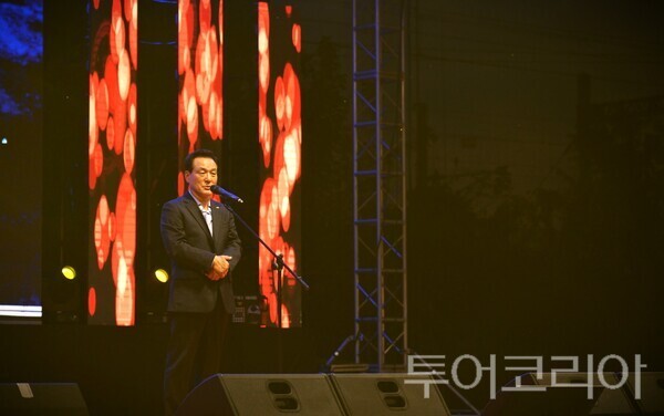 ▲백성현 논산시장이 11일 열린 제25회 연산대추문화축제 폐막식에 참석해 인사말을 전하고 있다.