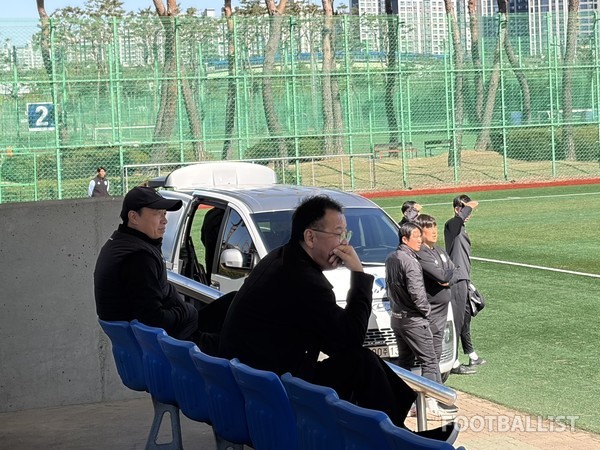 박진섭 천안시티FC 감독과 이영익 전력강화실장. 김진혁 기자 