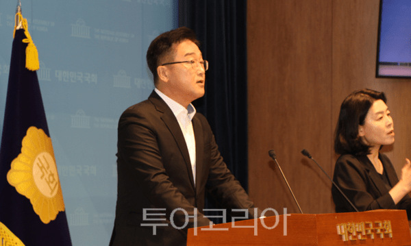 진보당 노정현 수석대변인은 14일 오전 국회 소통관에서 논평을 하고 있다. 2026.10.14. / 투어코리아 이창호 기자