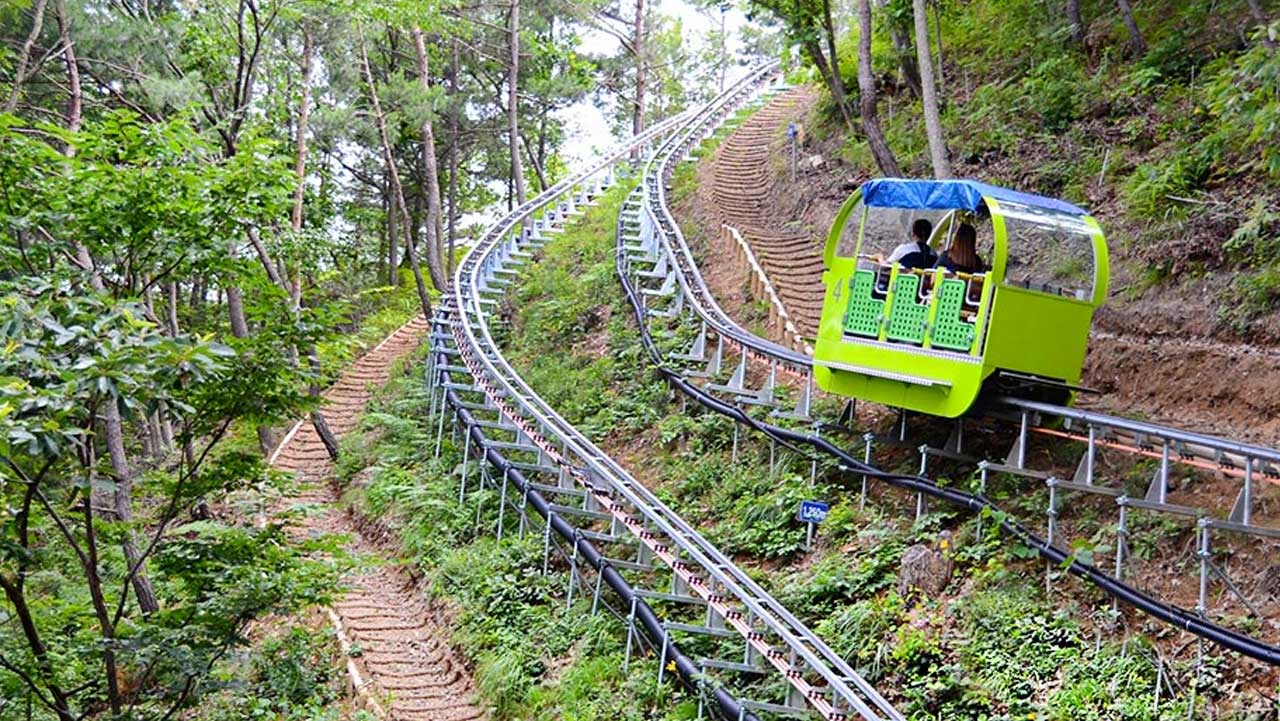 향로산 숲길을 따라 설치된 모노레일. / 투어전북