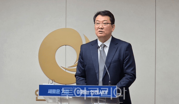 전유도 인천시 문화체육국장이 15일 오전 인천시 브리핑룸에서 기자회견을 열고 문화체육국 관련 현안 설명을 하고 있다. 2026.10.15. / 투어코리아 이창호 기자