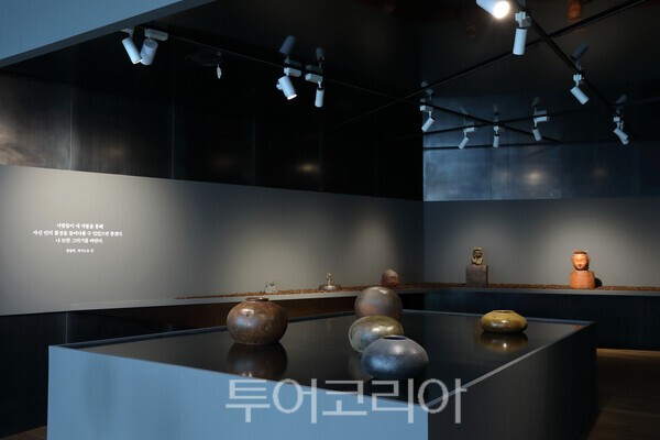 '낯선 전통' 여주 경기생활도자미술관 전시 전경/사진-경기도자비엔날레