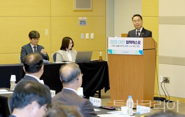 ▲조성칠 대전광역시의회 의장이 지난 15일 대전연구원이 주관하는 ‘2026 정책엑스포’에 참석해 시민의 삶을 바꾸는 정책의 역할과 실행력을 강조하고 있다. /사진-대전시의회