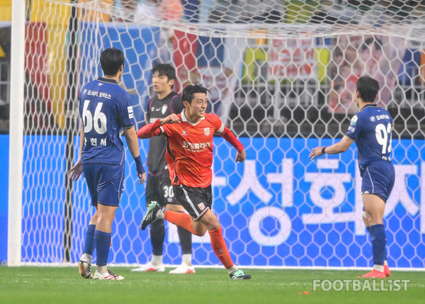 전성진(왼쪽에서 세번째, 화성FC). 서형권 기자