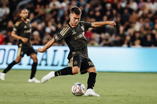 레오 발타(LAFC). LAFC X 캡처