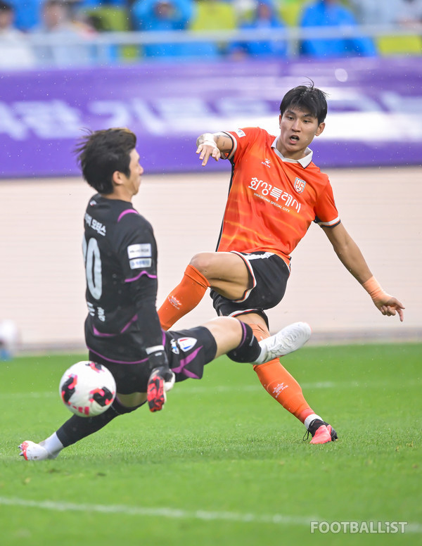 박준서(오른쪽, 화성FC). 서형권 기자