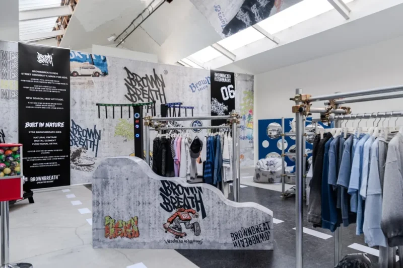 'BUILT IN NATURE' 컬렉션을 소개한 브라운브레스 키즈 27SS 컨벤션 전시 공간 / 사진=브라운브레스 키즈