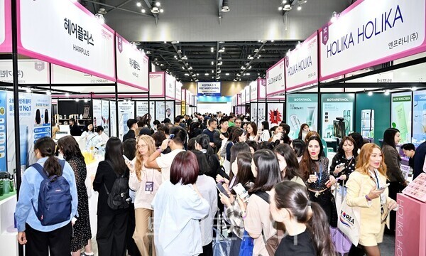 킨텍스가 지난 10월 15일부터 17일까지 사흘간 국내 최대 규모의 뷰티 산업 전시회인 ‘2026 K-뷰티엑스포 코리아(이하 K-뷰티엑스포)’를 개최하고 있다 .