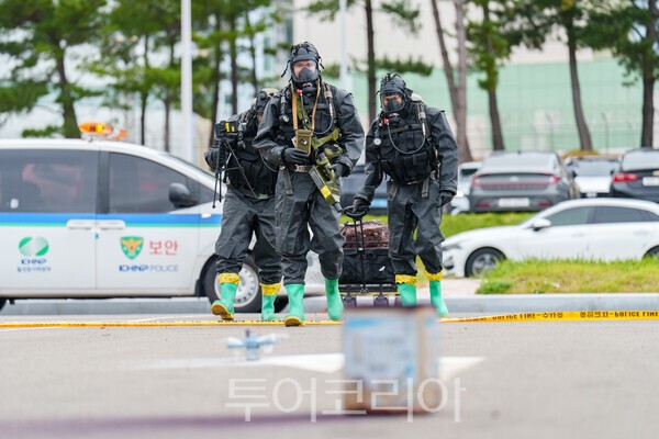 한국수력원자력(주) 월성원자력본부(본부장 권원택)는 19일 해병대 제1사단이 주관하는 '2026년 호국훈련'에 참가해 대침투·대테러 대응역량을 점검했다./사진-한수원 월성원자력본부