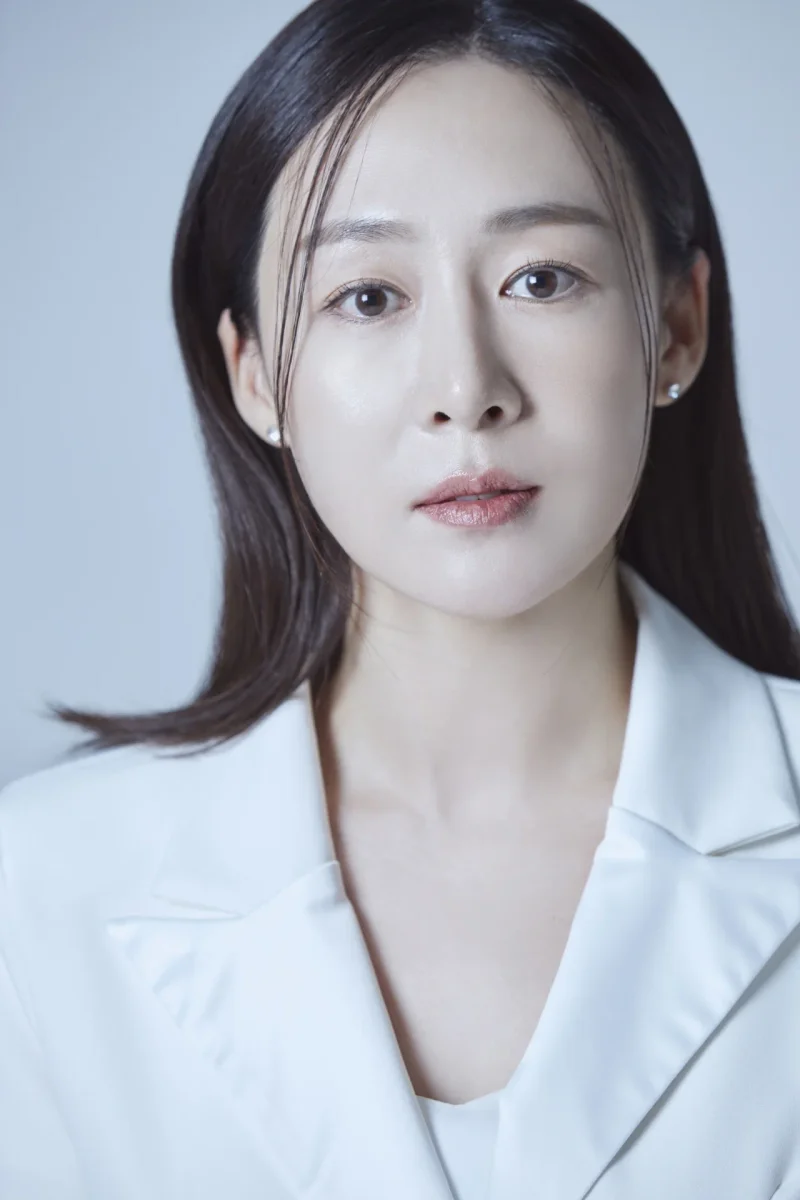영화 '수능, 출제의 비밀'과 '닥터X'에 출연하는 배우 이진희 프로필. / 사진=에일리언컴퍼니