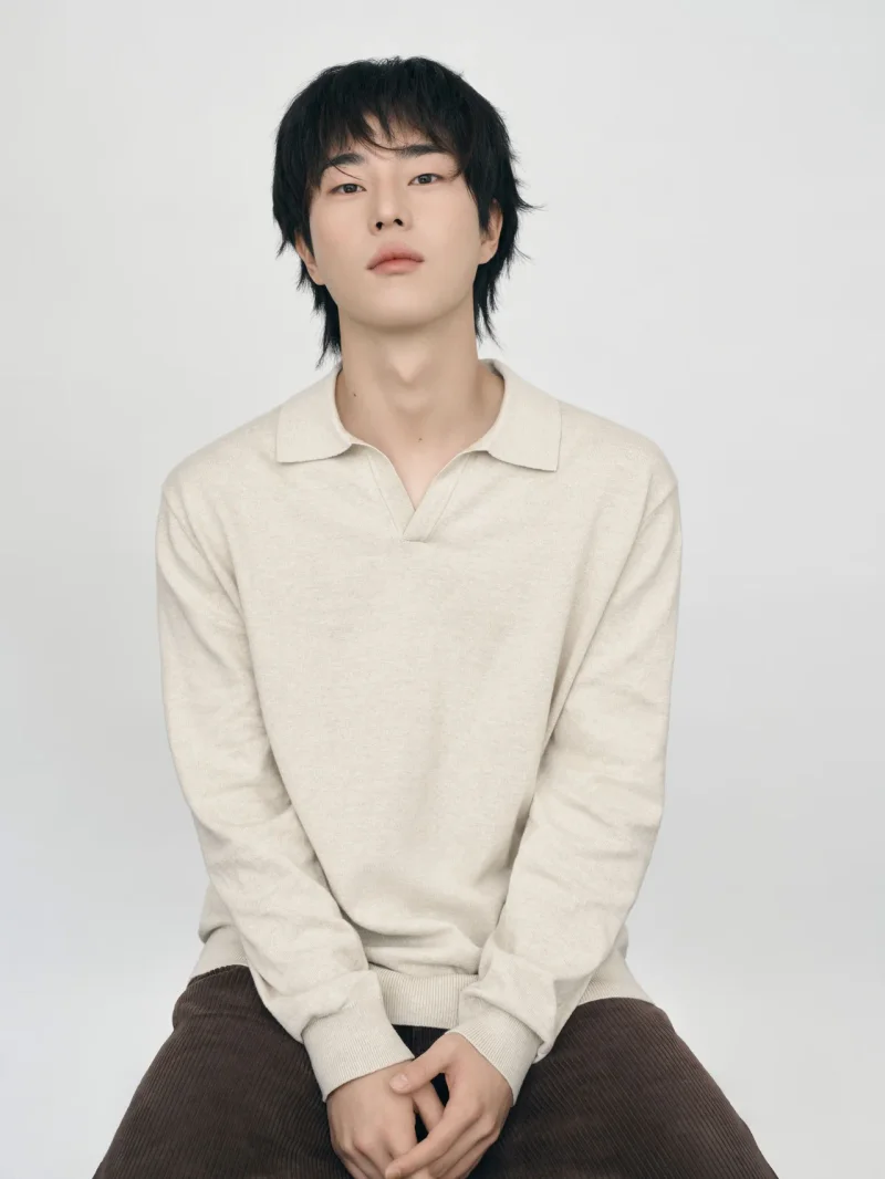 28일 데뷔 더블 싱글을 발매하는 싱어송라이터 소년승의 프로필 컷으로 제공된 사진. / 사진=리짐인터내셔널