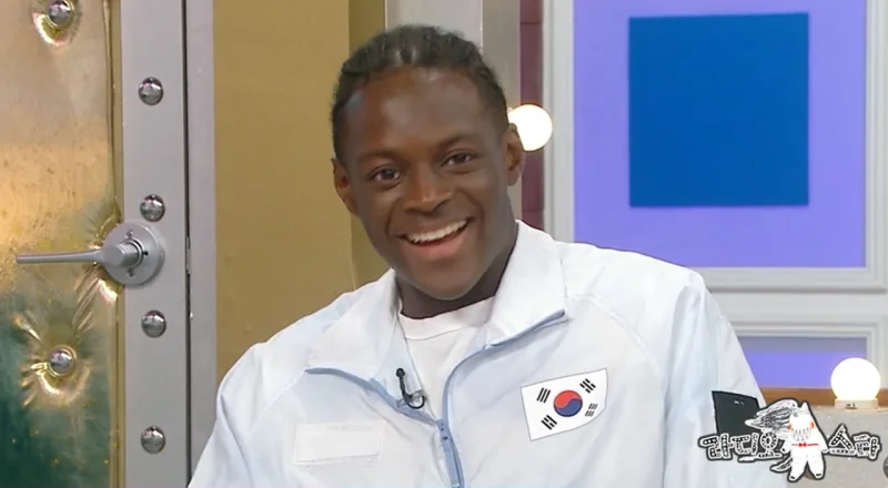 '라디오스타' 스튜디오에서 밝게 웃는 비웨사 다니엘 가사. / 사진=MBC '라디오스타'