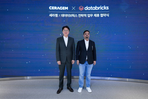 (왼쪽부터) 세라젬 이경수 대표이사와 데이터브릭스 하팀 샤피크 최고운영책임자(COO) (사진=세라젬 제공)