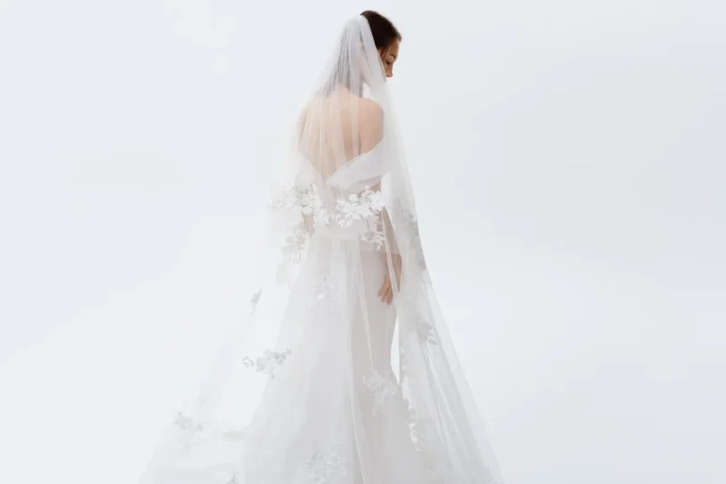 ELIE SAAB H&M 웨딩 룩을 입은 모델 / 사진=H&M