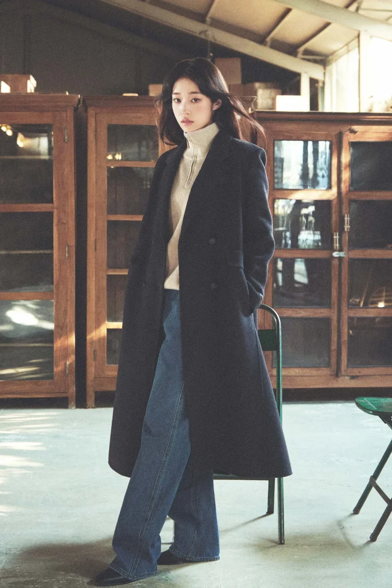 르샵블랑 26WINTER 캠페인 속 배우 노윤서, 롱코트 / 사진=르샵블랑