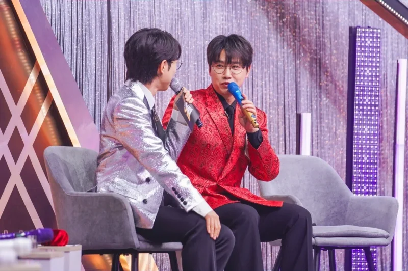 '금타는 금요일' 출연자가 환한 미소로 무대에 올라 황금별 쟁탈전에 나선다. / 사진=TV CHOSUN '금타는 금요일'