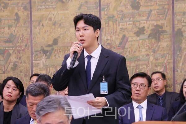 23일_국정감사에서_답변하는_황준선_참고인