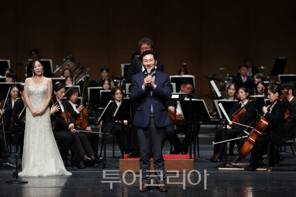  ‘제3회 용인특례시 장애인 한마음 열린음악회’ 함께한 이상일 시장/투어코리아뉴스 정명달 기자  사진=용인시