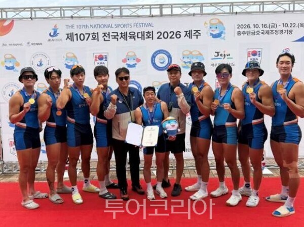 ‘제107회 전국체육대회’ 에서 금메달을 딴 용인특례시 조정선수들/투어코리아뉴스 정명달 기자 사진=용인시