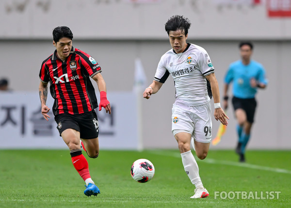 최준(왼쪽, 서울FC), 강준혁(오른쪽, 강원FC). 서형권 기자
