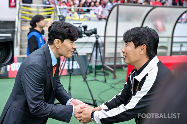 정경호 감독(왼쪽, 강원FC), 김기동 감독(오른쪽, FC서울). 서형권 기자