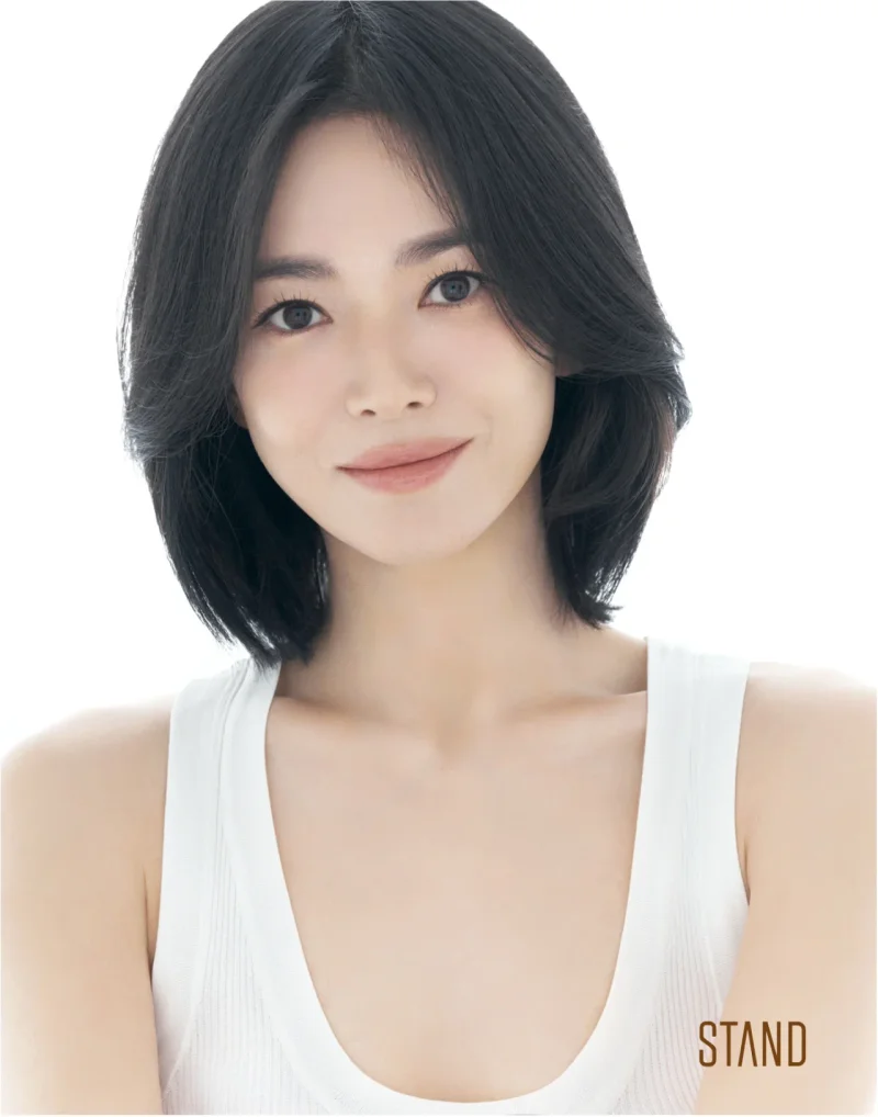 배우 송혜교가 매니지먼트 STAND와 전속계약을 체결했다. / 사진=STAND