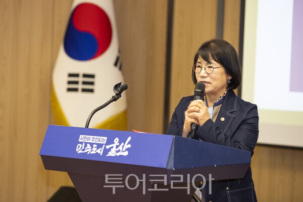 울산광역시의회 이영해 의장이 '제126주년 독도의 날 기념식'에서 축사를 하고 있다./사진-투어코리아 김교환 기자