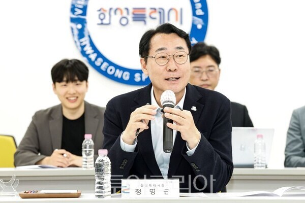 정명근 시장이 관내 우주항공 기업인들과 간담회를 가지고 있다/투어코리아뉴스 정명달 기자 사진=화성시