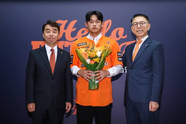 한화 이글스는 25일 대전 중구문화원에서 2027 신인선수 입단식 'Hello FUTURE!'를 개최했다(사진=한화)