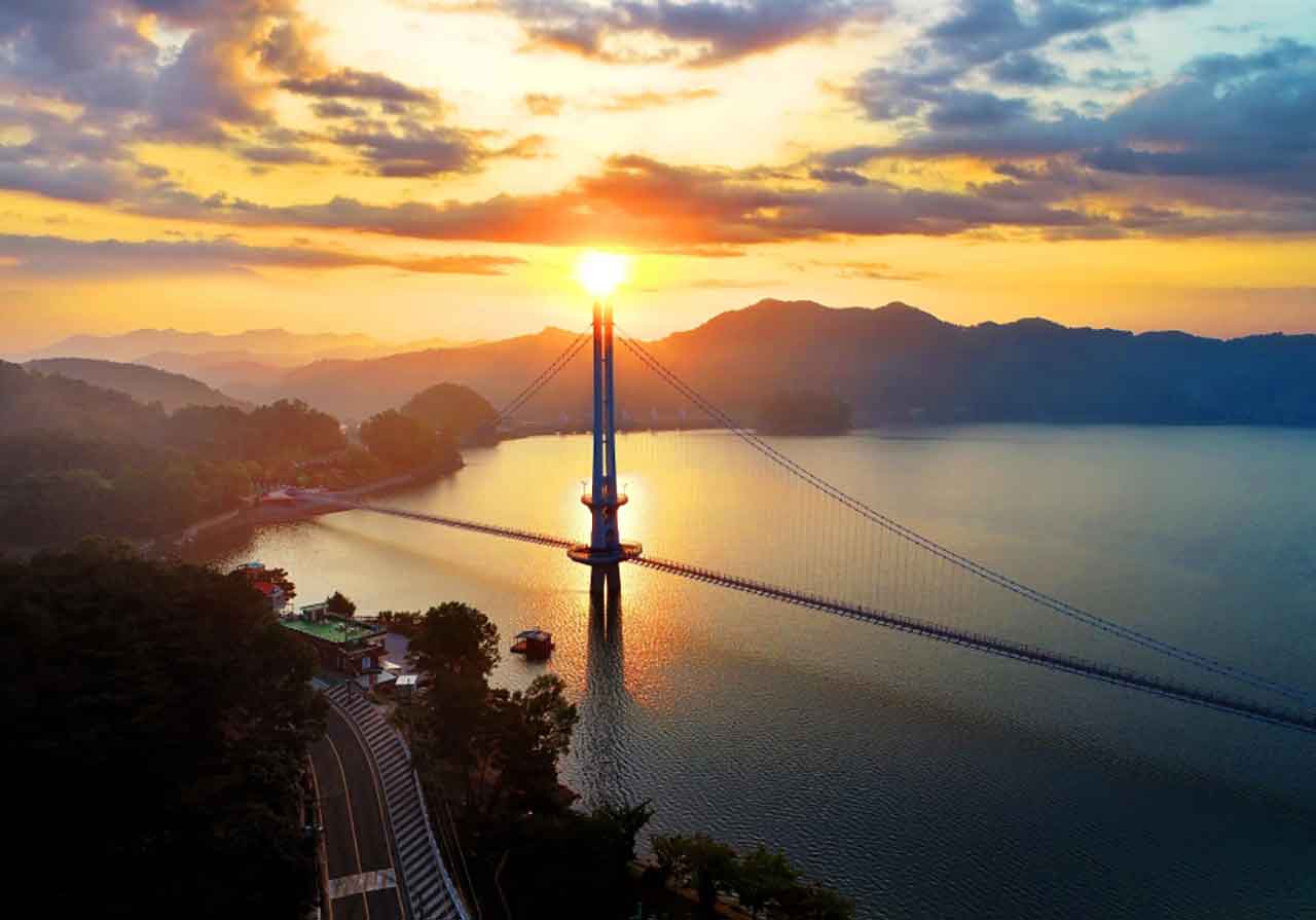 예당호 출렁다리 관광명소. / 사진=충남관광 제공