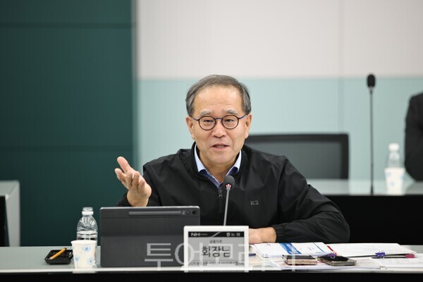 NH농협금융은 10월 27일, 「2026년 제2차 농협금융 사업전략·시너지 추진협의회」를 개최했다. 농협금융 이찬우회장이 회의를 주재하고 있다.