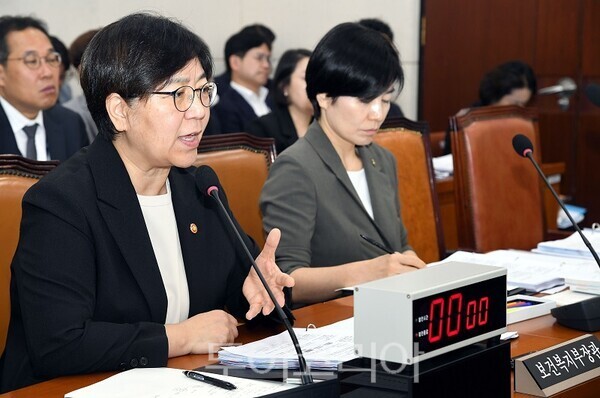 8일 열린 보건복지부 국정감사에서 정은경 보건복지부 장관이 질의에 답하고 있다. 2026.10.08. / 투어코리아 이창호 기자