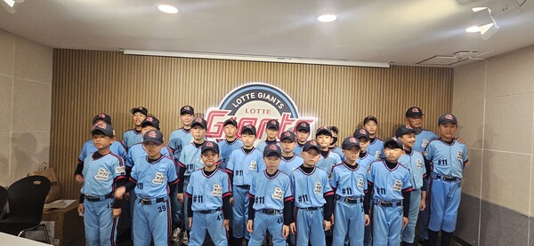 사단법인 최동원기념사업회(이사장 조우현)는 28일 제7회 '백송홀딩스 최동원 불굴의 영웅상' 수상자로 최동원 유소년 야구단(감독 김재택)을 선정했다(사진=최동원기념사업회)
