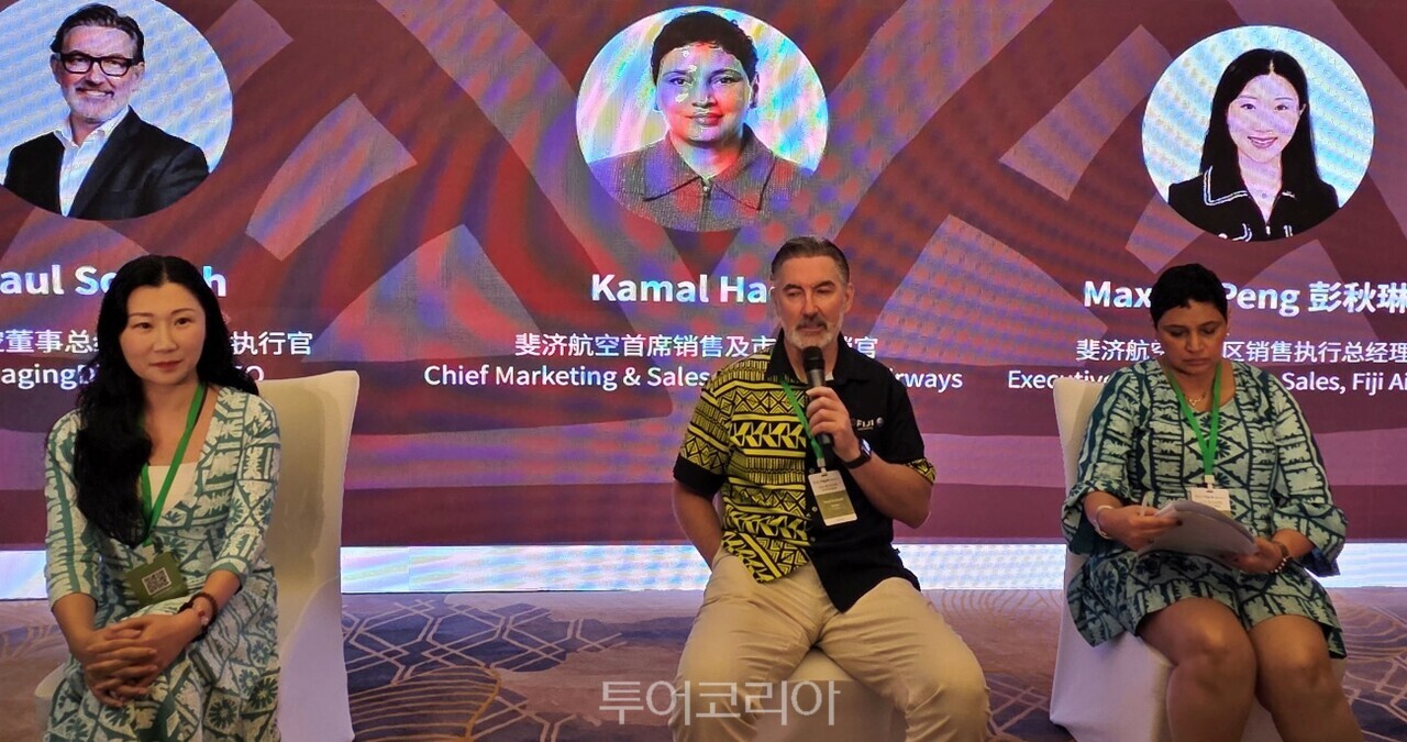 피지항공 폴 스커라(Paul Scurrah)  최고경영자(CEO), 카말 헤어(Kamal Haer) 최고마케팅·영업책임자, 맥신 펑(Maxine Peng) 아시아지역 영업 총괄 매니저가 기자 질문에 답하고 있다/사진-투어코리아