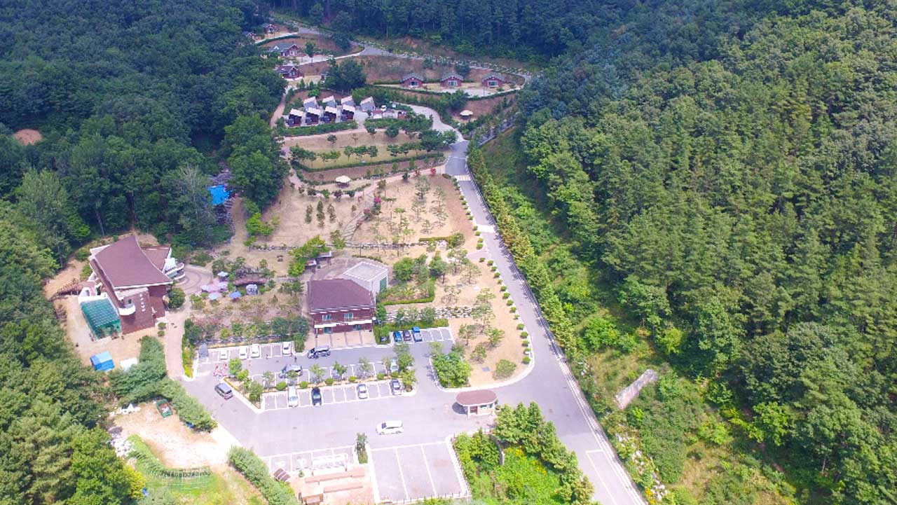 논산 양촌자연휴양림을 위에서 내려다본 모습. / 숲나들e