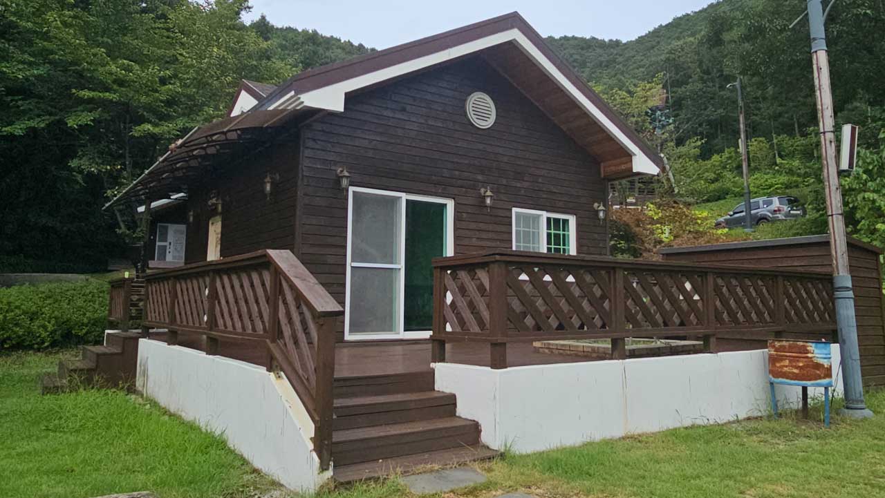 논산 양촌자연휴양림 숲속의 집 한 채. / 충청남도