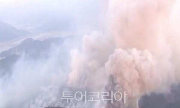 상공에서 촬영된 산불현장  ⓒ투어코리아